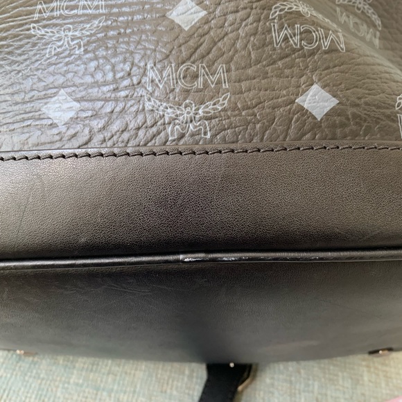 MCM Black Leather Heritage Bucket Bag - Picture 8 of 9